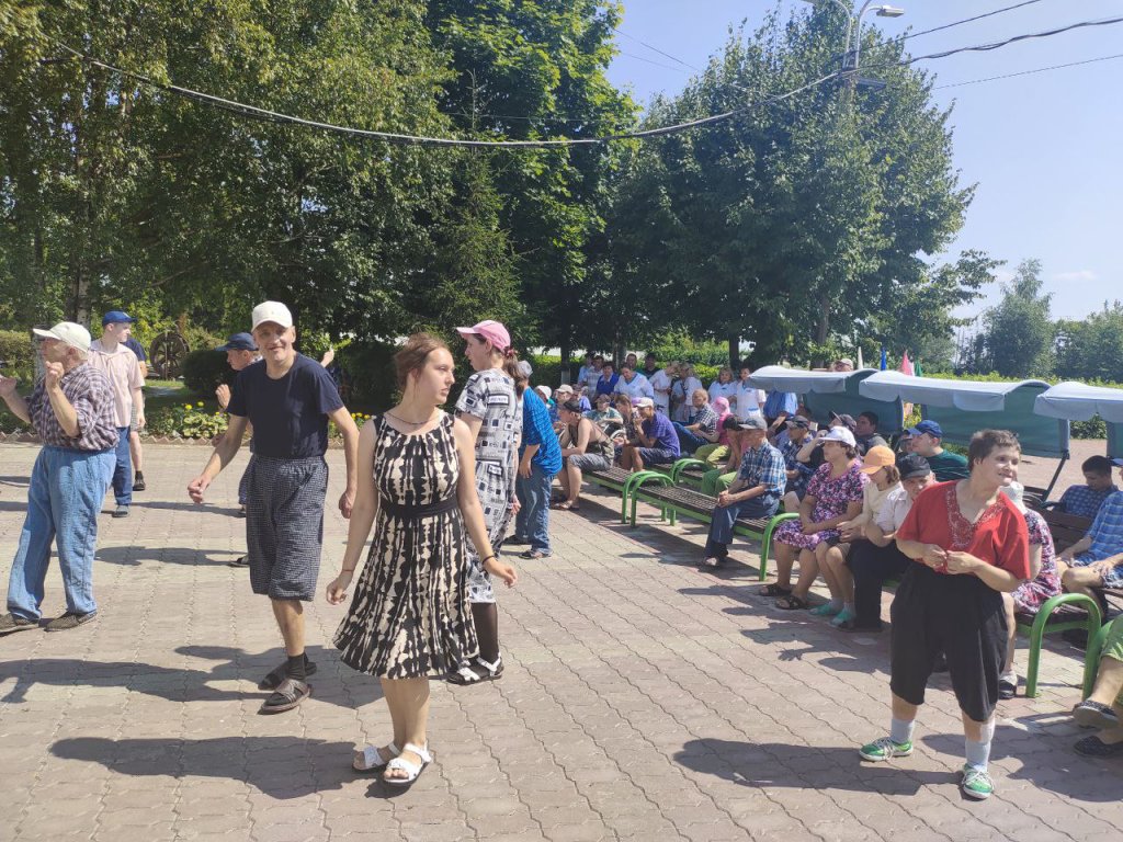 photo_5409276950582771238_y